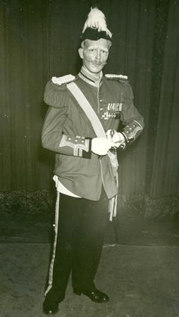 Don Gibb as the 'Major-General' <br/>in the Geelong College Glee Club production <br/>'The Pirates of Penzance', 1955.